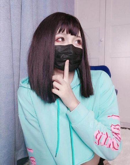 闺蜜扒开我的腿用黄瓜折磨我