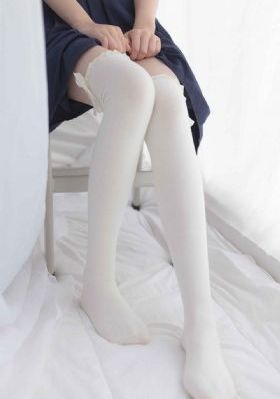 被迫成为女同学的脚奴袜奴