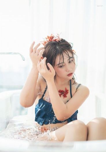 丰满白嫩极品少妇呻吟啪啪片