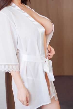 大胸的女大学生