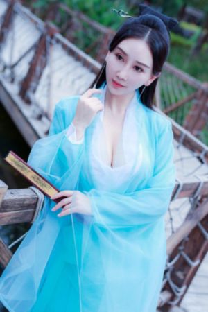 公交车上夹我揉我奶老头在线观看